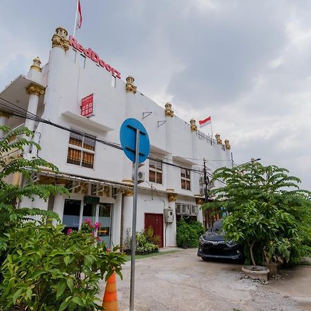 Reddoorz Syariah Near Universitas Borobudur Jakarta Luaran gambar
