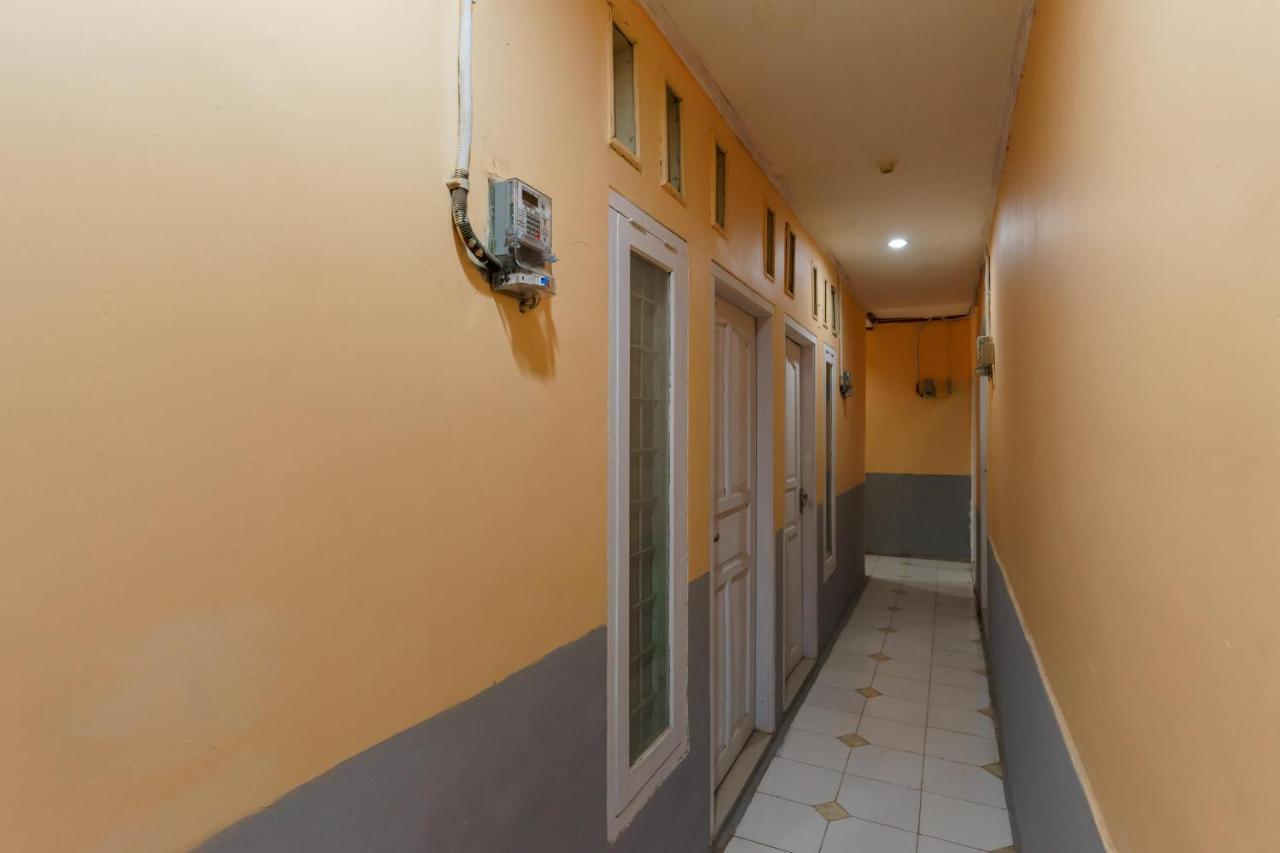 Reddoorz Syariah Near Universitas Borobudur Jakarta Luaran gambar
